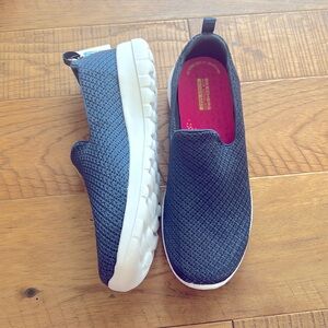 NWT Skechers Go Walk